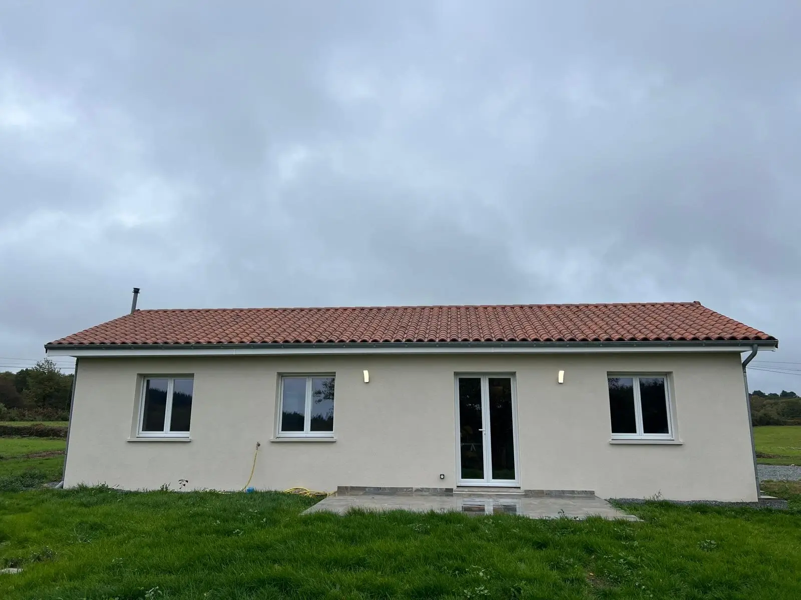 Extérieur du gîte (autre angle)